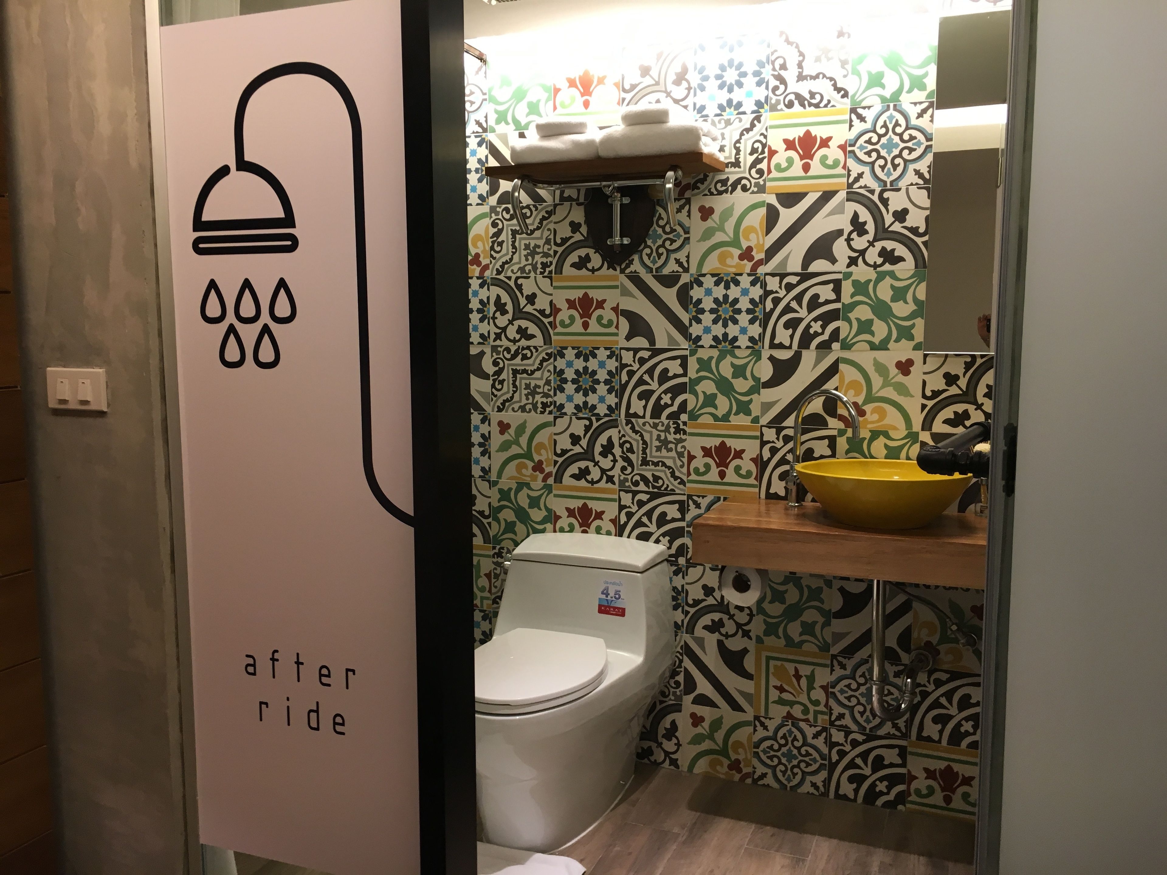 vintage suite | bathroom | shower, free toiletries, hair dryer, slippers