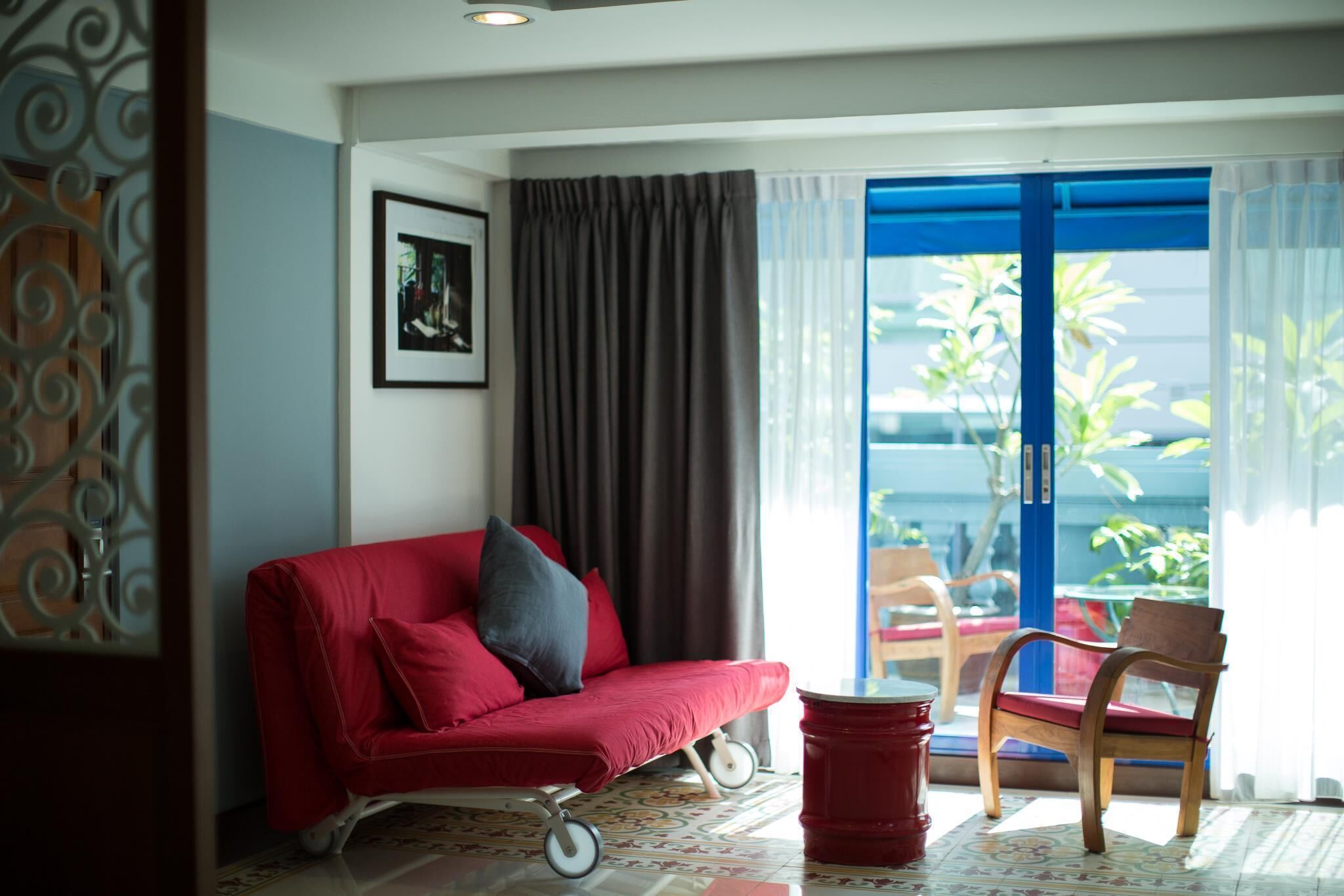 mini suite | living area | 43-inch led tv with cable channels