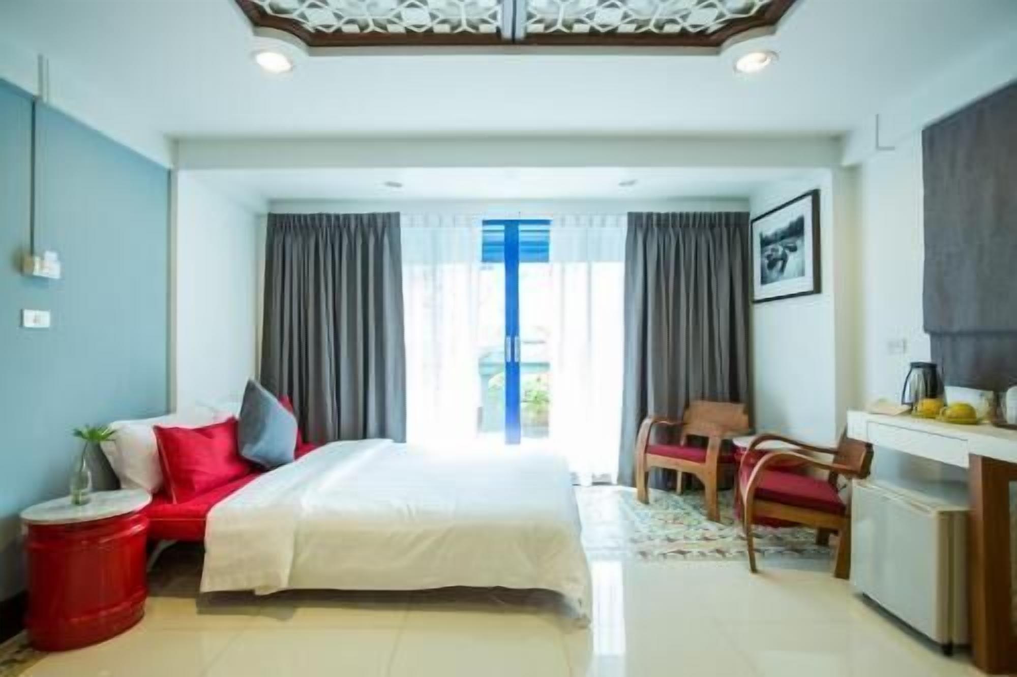 In-room safe, blackout curtains, free WiFi, bed sheets