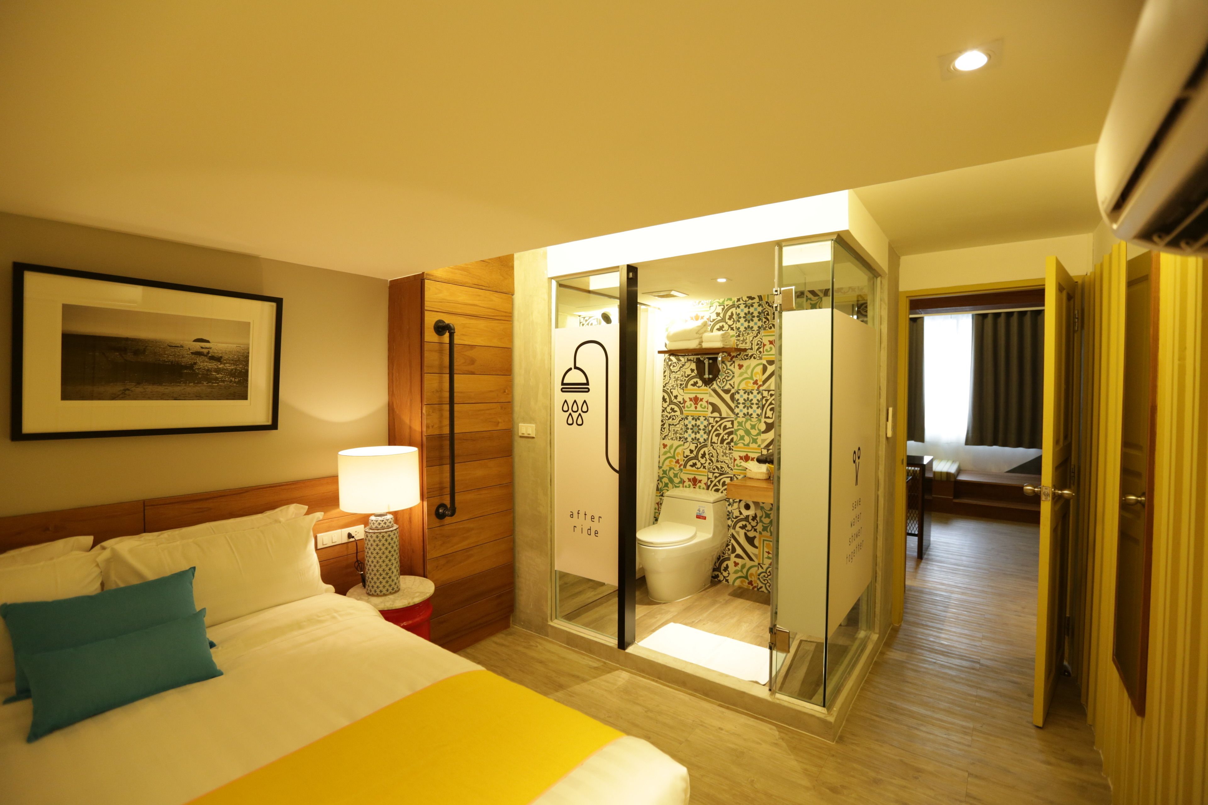 vintage suite | 1 bedroom, in-room safe, blackout curtains, free wifi