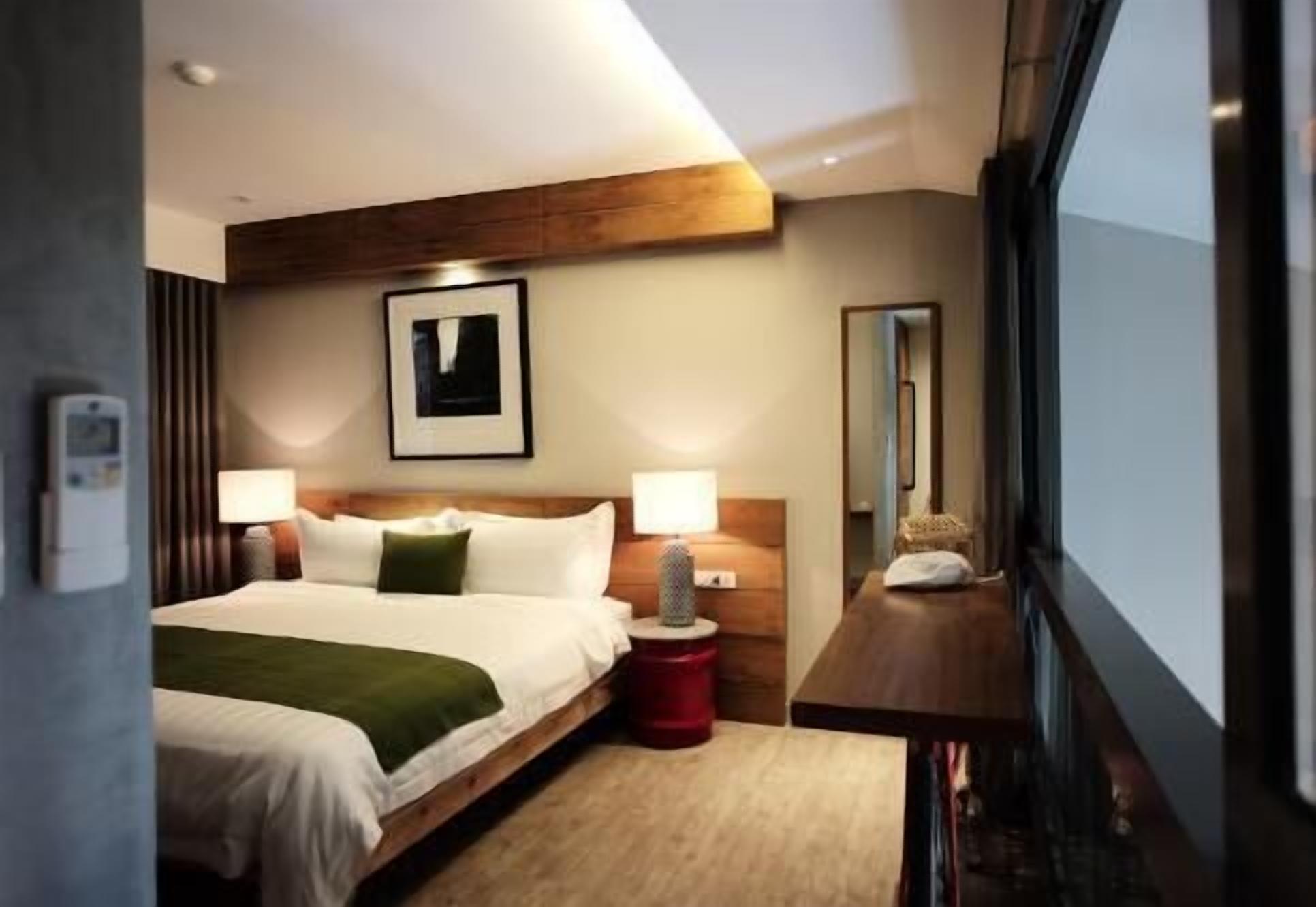 In-room safe, blackout curtains, free WiFi, bed sheets