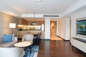 1 bedroom, in-room safe, individually furnished, desk - Marriott Executive Apartments Bangkok, Sukhumvit 50 (Bangkok)