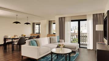 Suite, 3 Bedrooms, Non Smoking, City View | 1 bedroom, in-room safe, individually furnished, desk