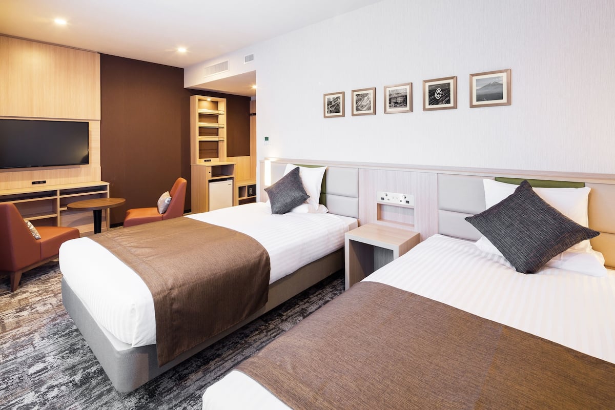 In-room safe, free WiFi, bed sheets