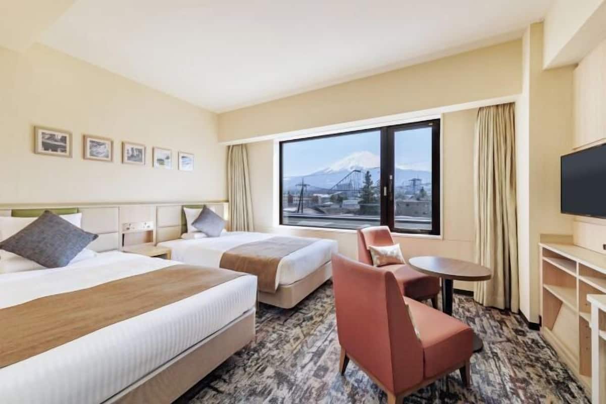 In-room safe, free WiFi, bed sheets