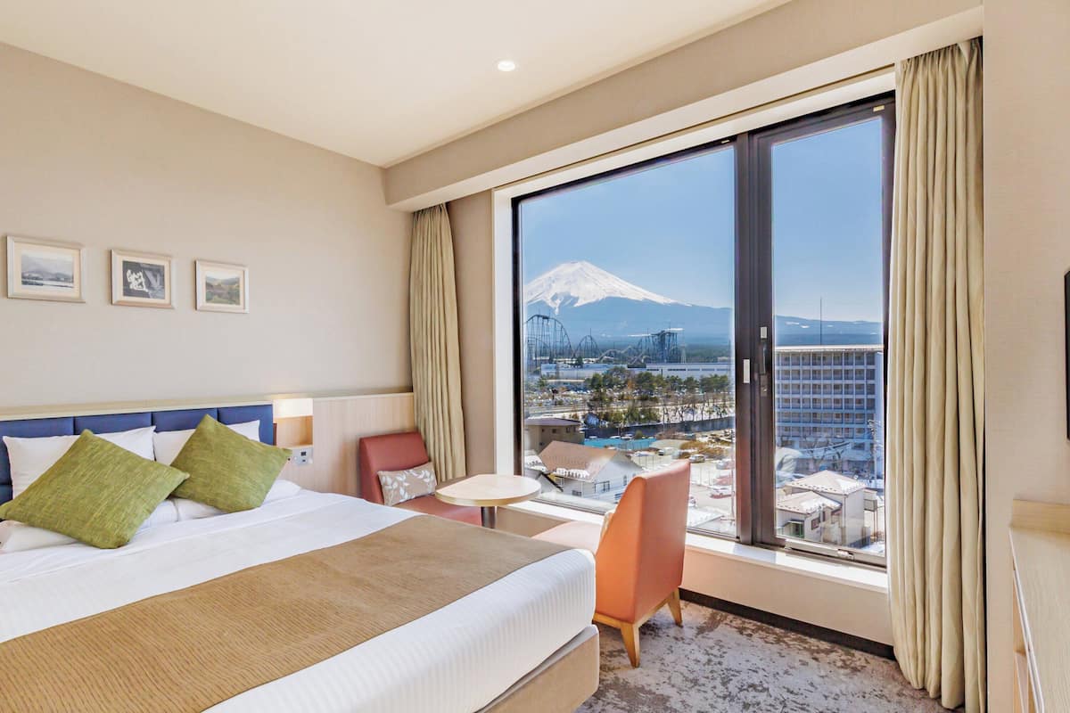In-room safe, free WiFi, bed sheets