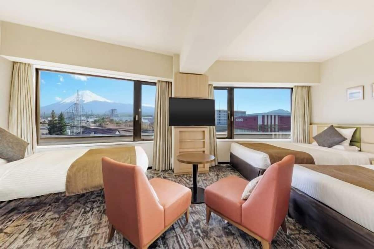 In-room safe, free WiFi, bed sheets