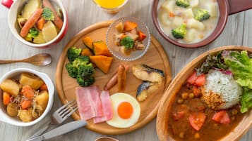 Sarapan prasmanan setiap hari (JPY 2420 per orang)