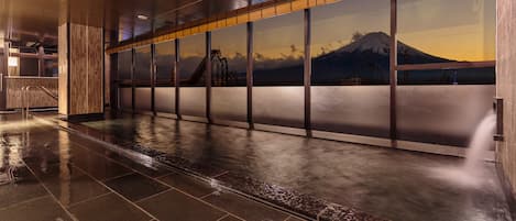 ينابيع ساخنة