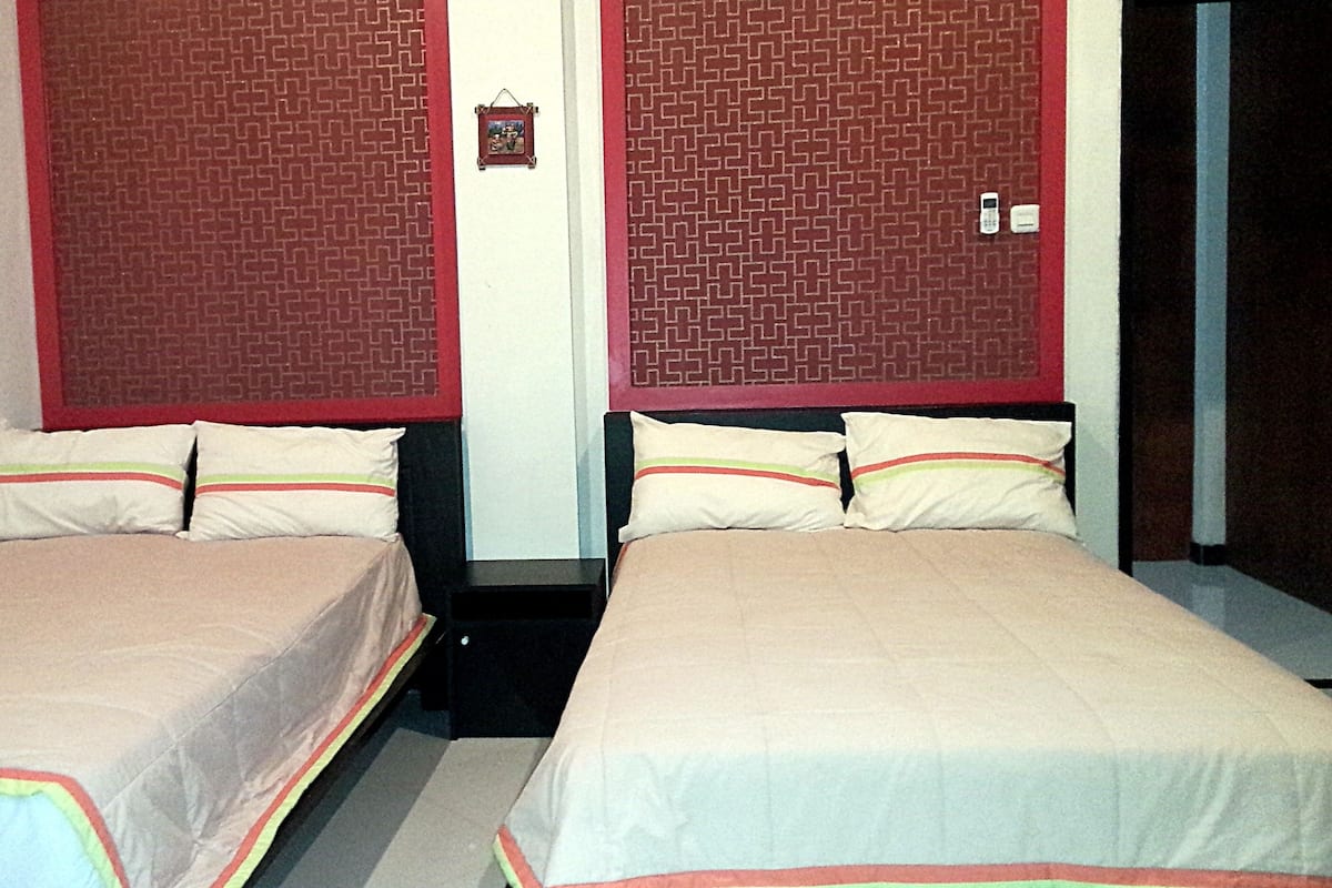 Standard Twin Room | Desk, free WiFi