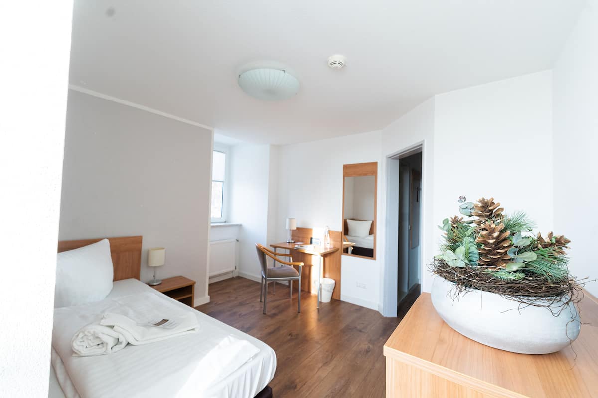 Standard Single Room | Desk, blackout curtains, soundproofing, free WiFi