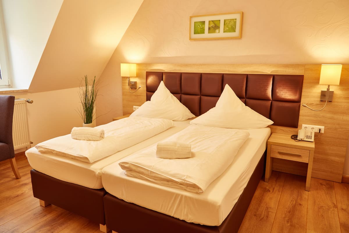 Comfort Double Room | Desk, blackout curtains, soundproofing, free WiFi