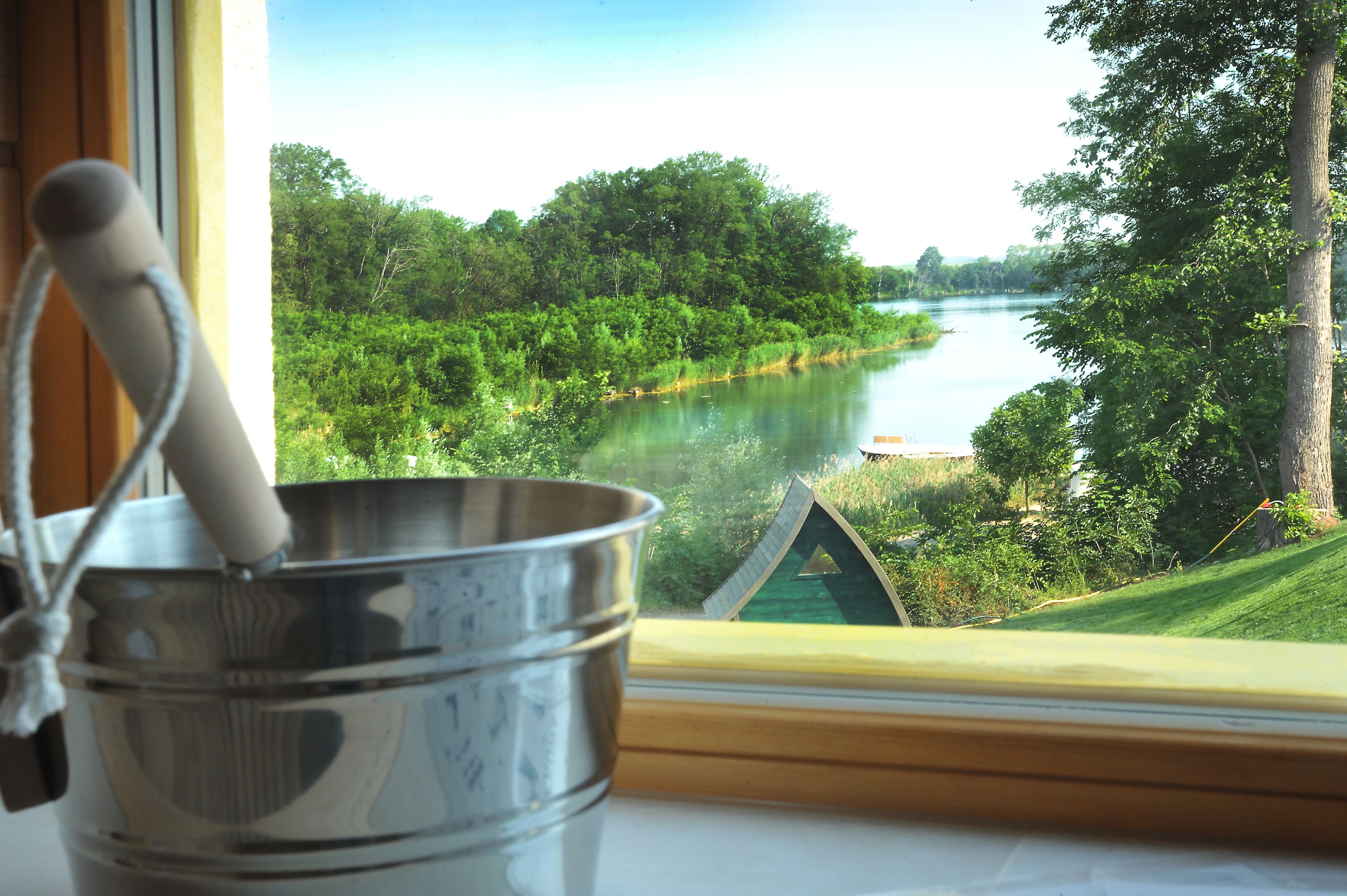 sauna, steam room, body treatments, hot stone massages, facials