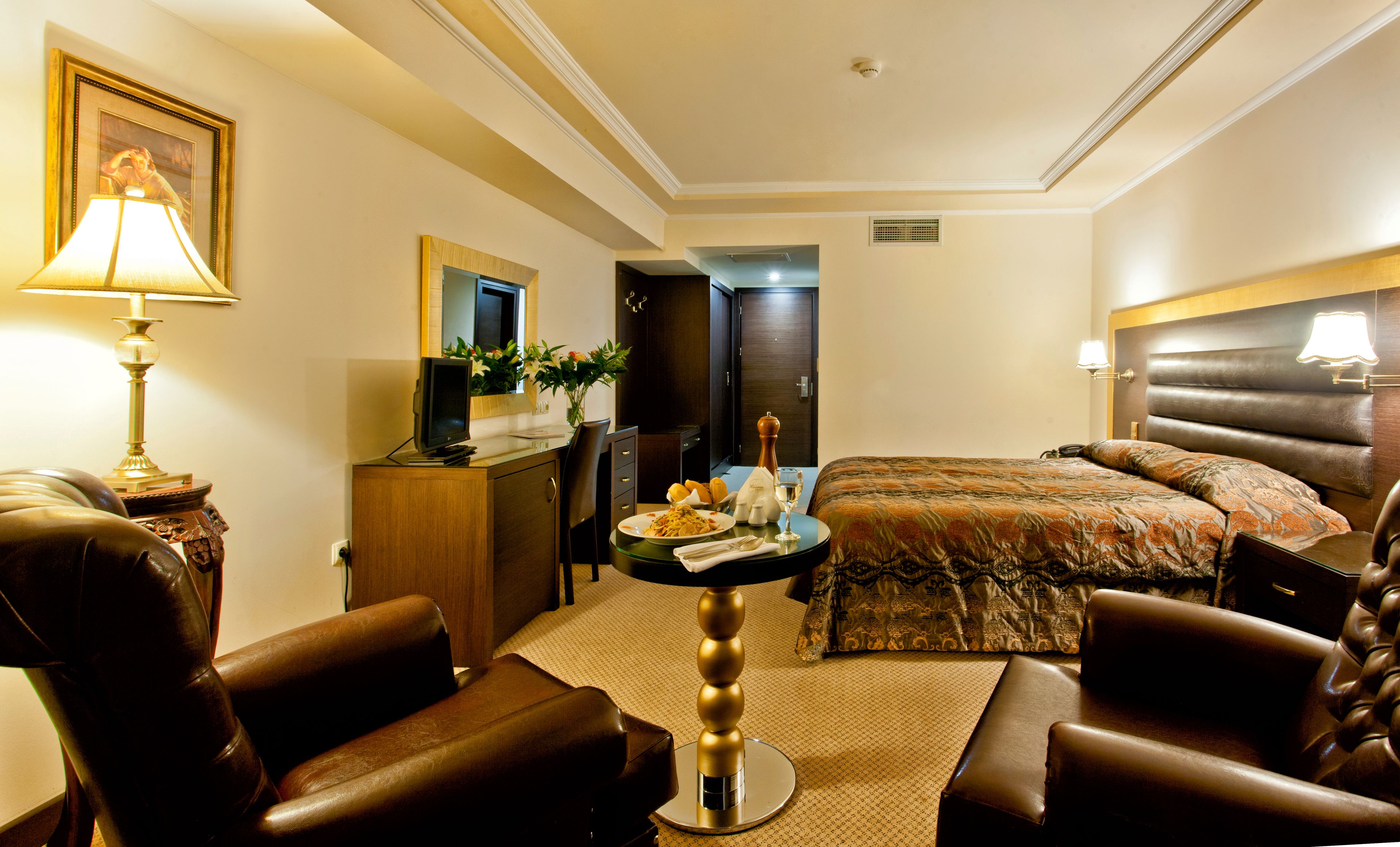 junior suite | minibar, in-room safe, desk, blackout curtains