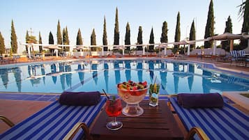 Seasonal outdoor pool, pool umbrellas, sun loungers