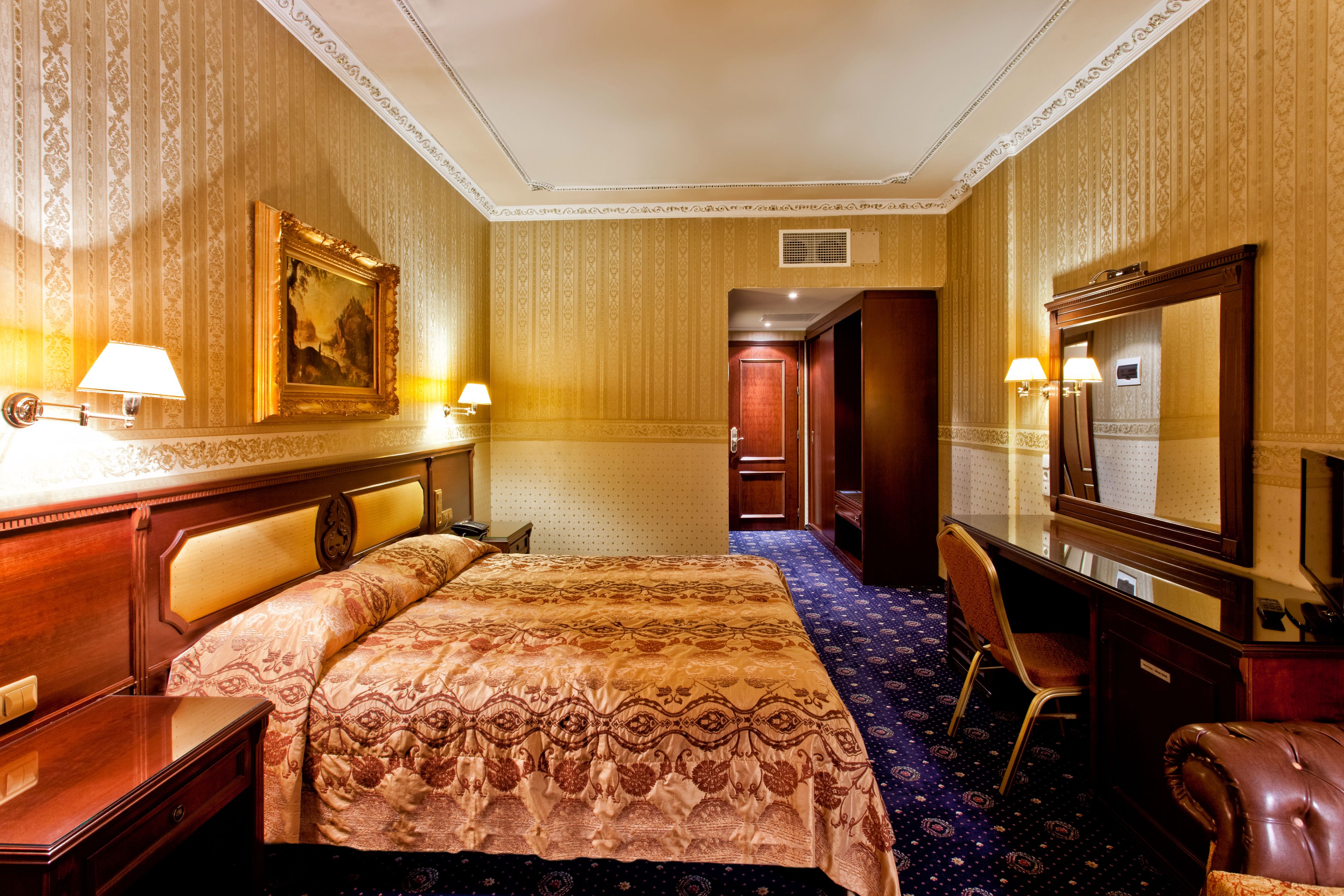 junior suite | minibar, in-room safe, desk, blackout curtains