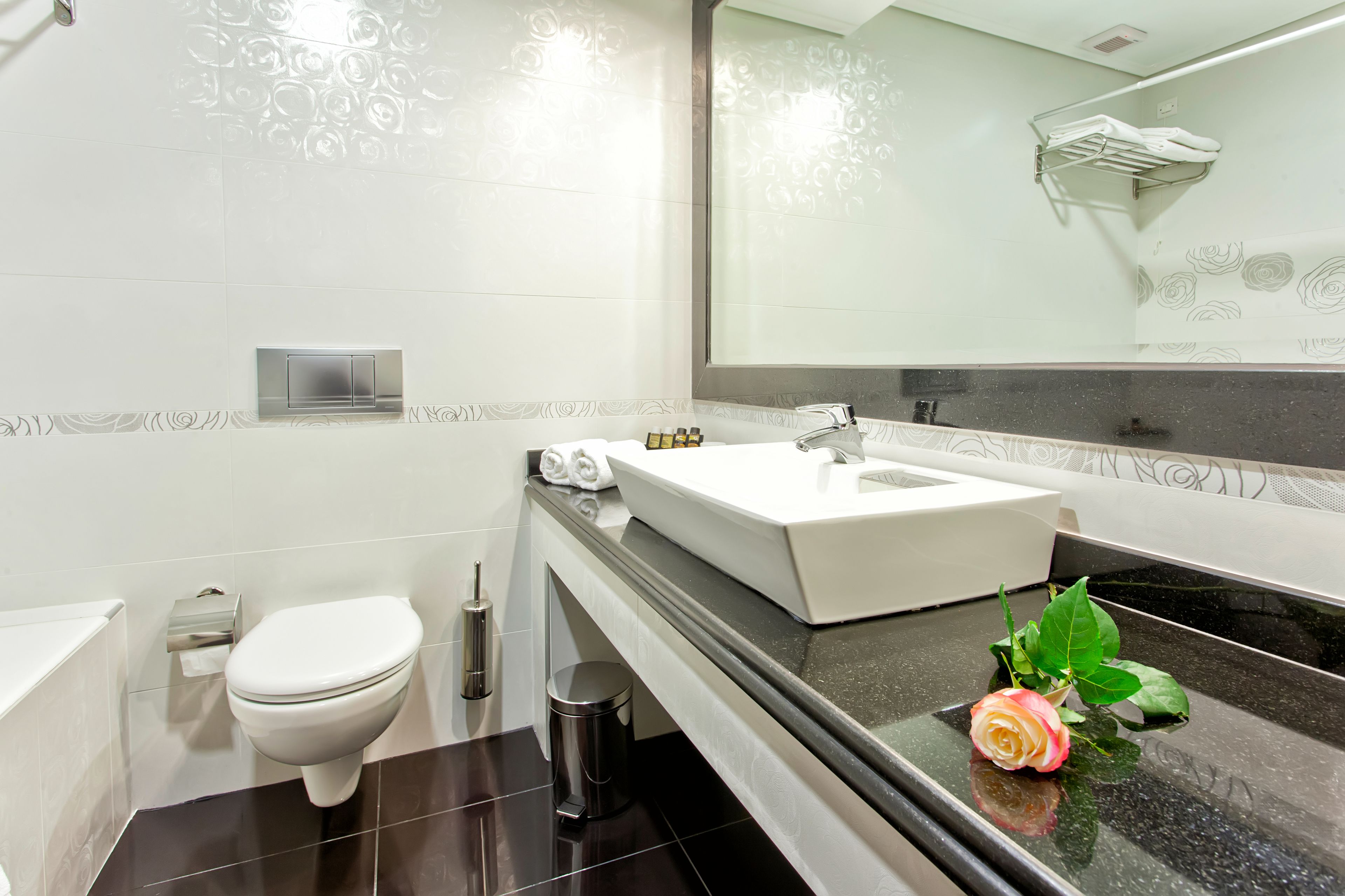 suite | bathroom | bathtub, free toiletries, hair dryer, slippers