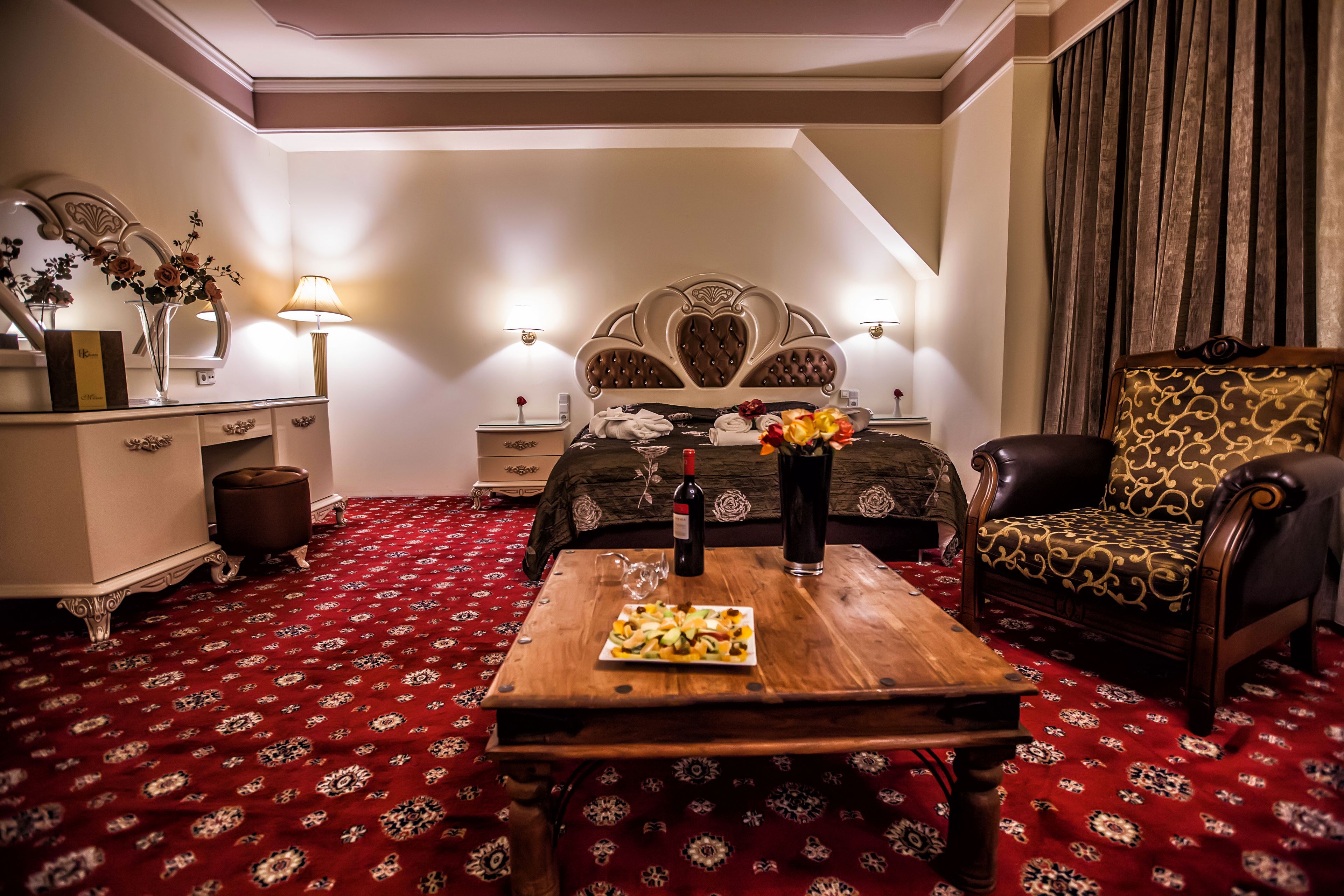 suite | minibar, in-room safe, desk, blackout curtains