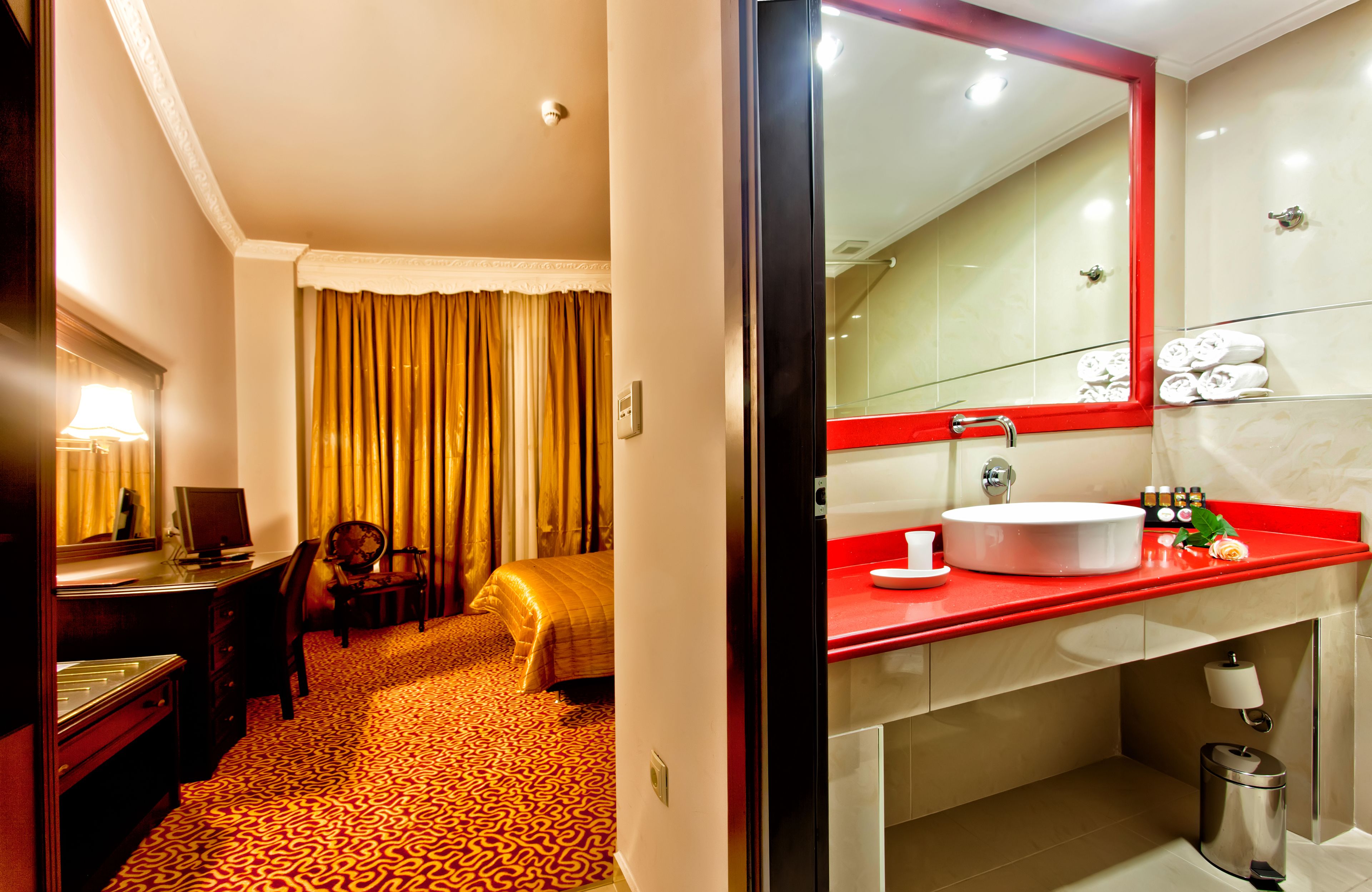 superior room | minibar, in-room safe, desk, blackout curtains