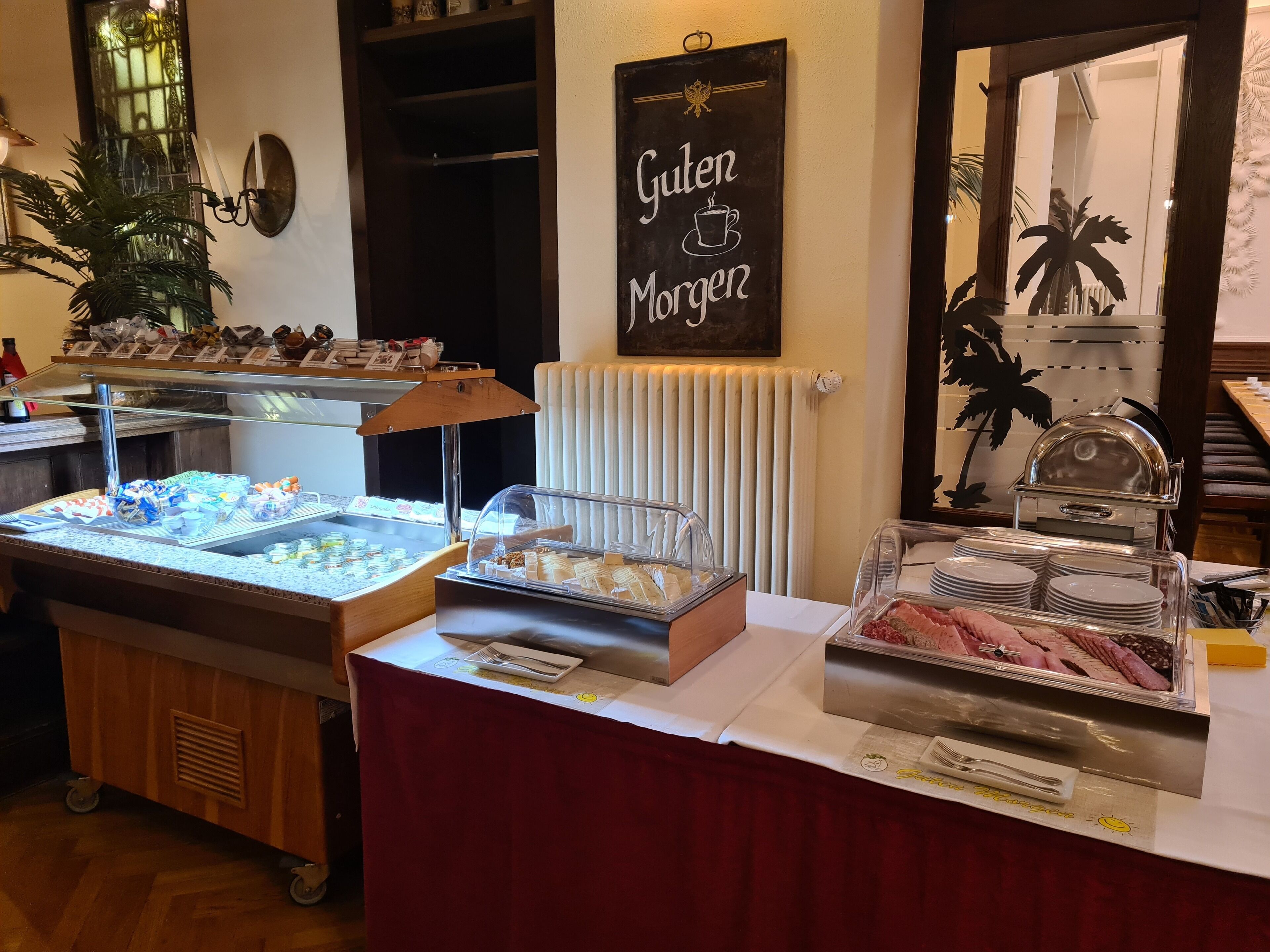 Frühstücksbuffet unter der Woche (17 EUR pro Person)