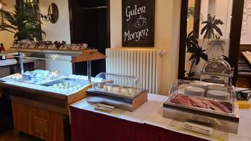 FrĂŒhstĂŒcksbuffet unter der Woche (15 EUR pro Person)