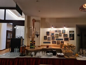 Morgenmadsbuffet på hverdage (15 EUR pr. person)