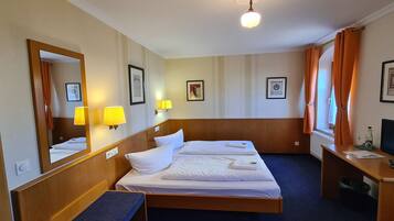 Desk, laptop workspace, free WiFi