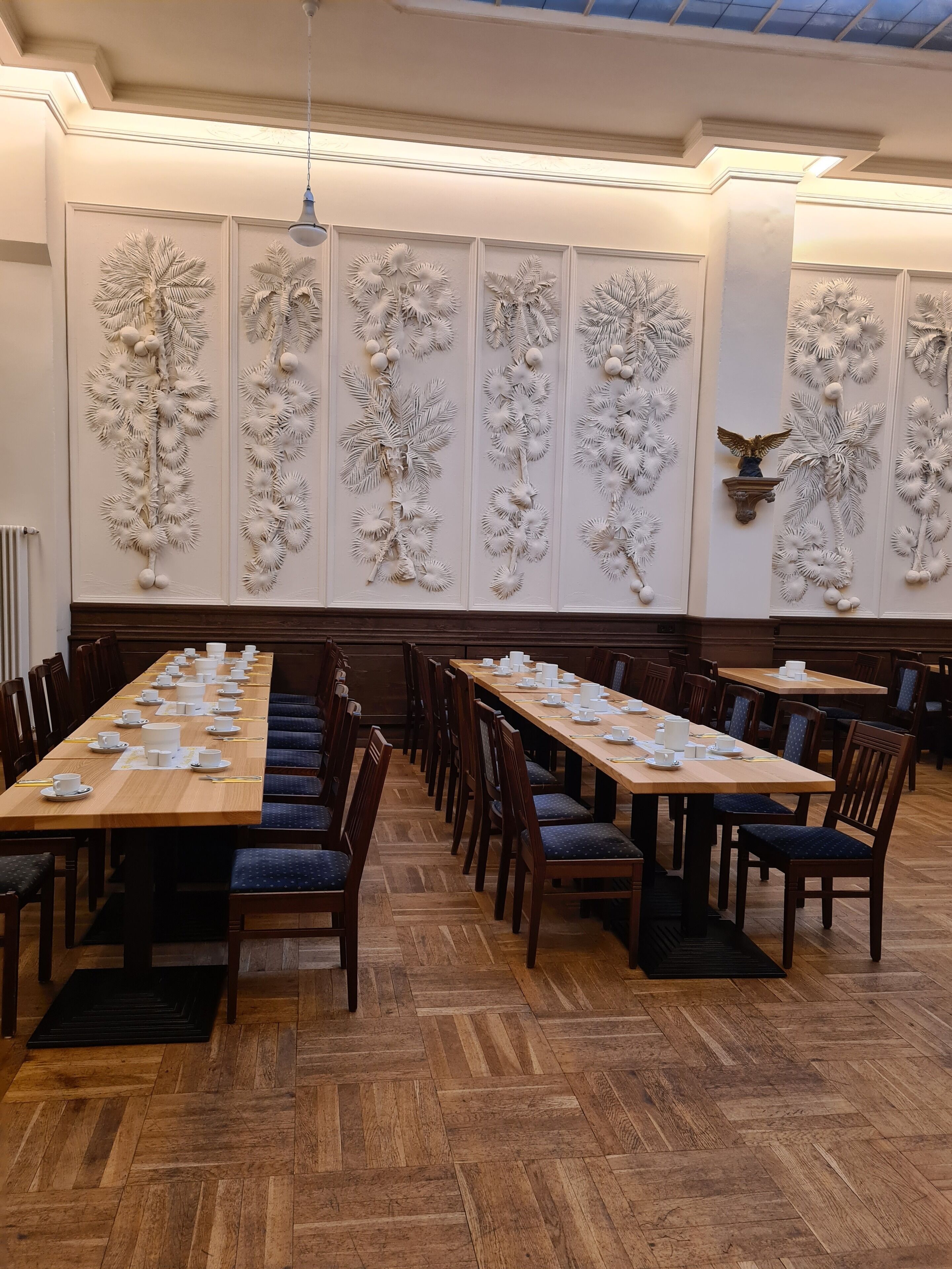 Buffet breakfast for a fee on weekdays