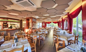 2 restaurants, breakfast, lunch, dinner served; Italian cuisine
