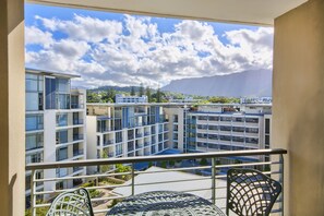 View from property - The Quadrant Apartments (Cape Town)