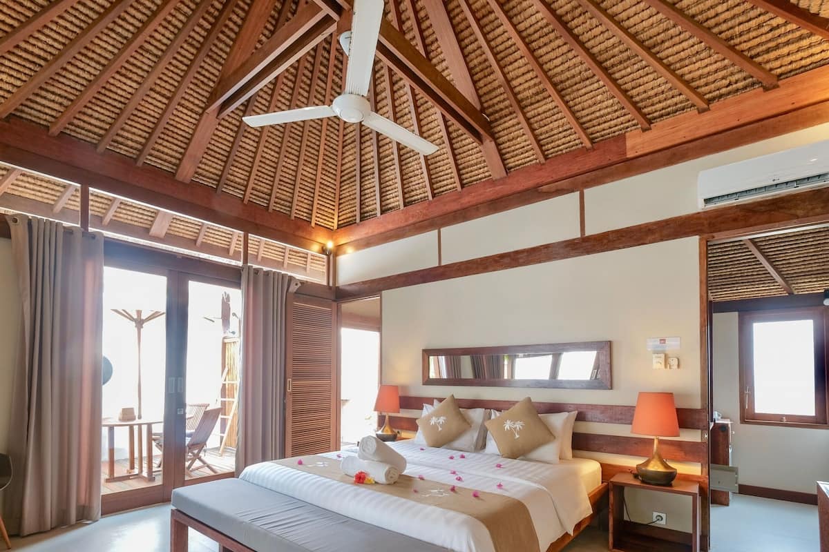 minibar, in-room safe, desk, blackout curtains