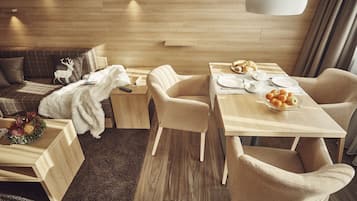 House, 1 Bedroom, Mountain View, Garden Area | In-room dining