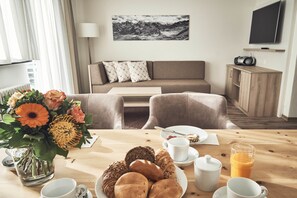 House, 3 Bedrooms, Mountain View, Garden Area | Living area | Flat-screen TV, video game console, DVD player, iPod dock - Private Holiday Homes by SOLARIA (Davos)