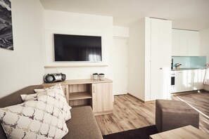 Fridge, microwave, oven, stovetop - Private Holiday Homes by SOLARIA (Davos)