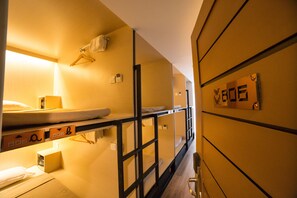 In-room safe, free WiFi, bed sheets - Cubic Bed Pratunam - Hostel (Bangkok)