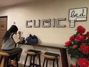 Living area - Cubic Bed Pratunam - Hostel (Bangkok)