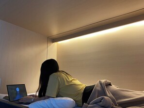 Värdeförvaringsskåp på rummet, gratis wi-fi och sängkläder