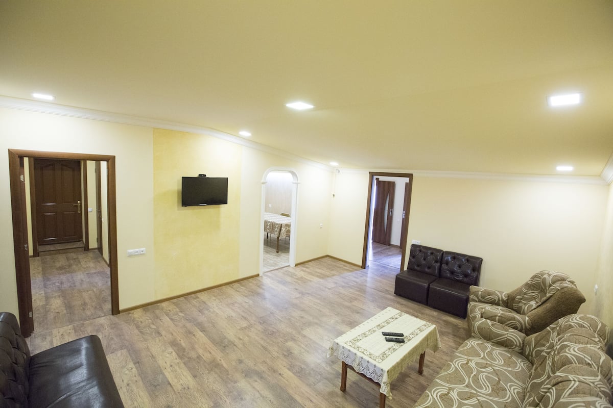 Economy kamer, 1 twee- of 2 eenpersoonsbedden, 1 slaapkamer | 1 slaapkamer, een strijkplank/strijkijzer, gratis wifi, beddengoed