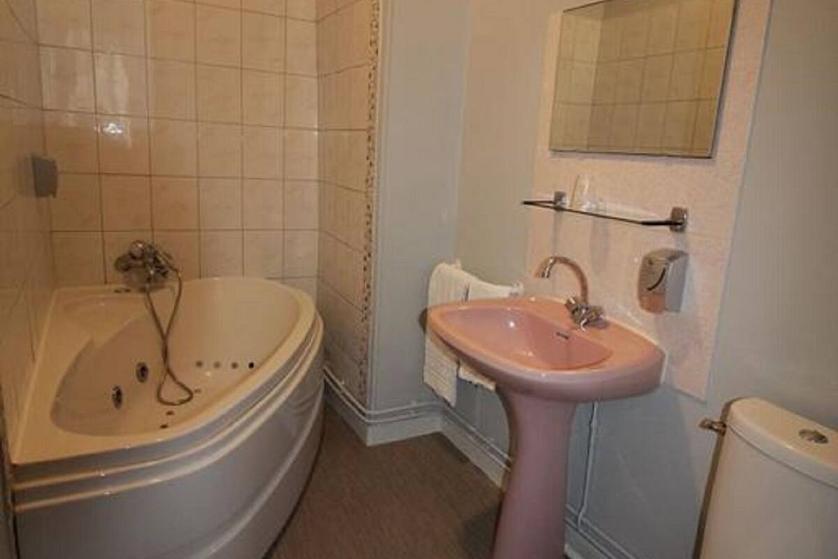 comfort double room | bathroom | free toiletries, hair dryer, towels, soap