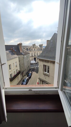 Comfort Double Room | Street view - Hotel d'Angleterre (Cherbourg-en-Cotentin)