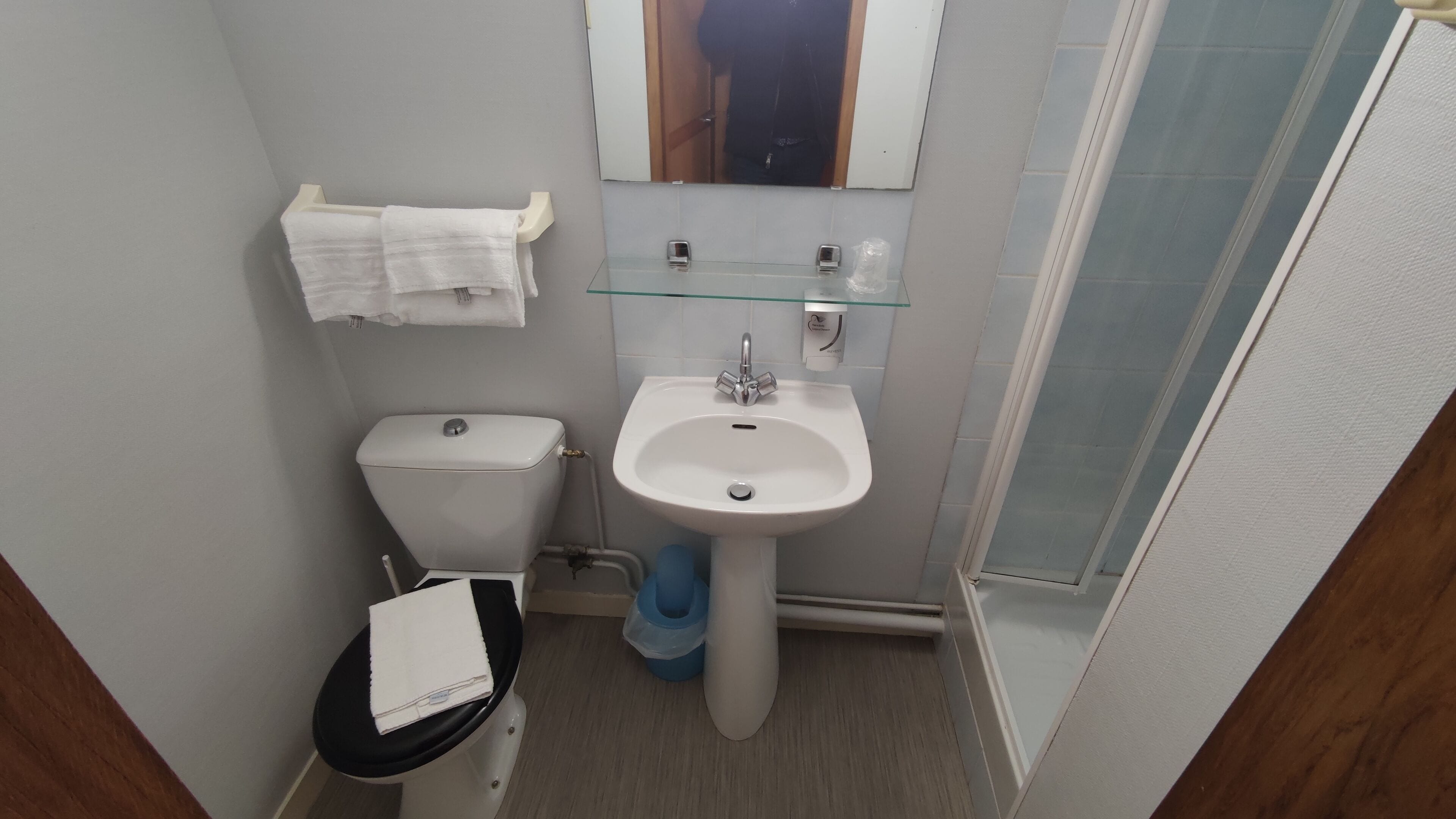 single room | bathroom | free toiletries, hair dryer, towels, soap