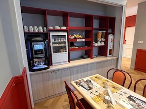 Daily continental breakfast for a fee - Hotel d'Angleterre (Cherbourg-en-Cotentin)