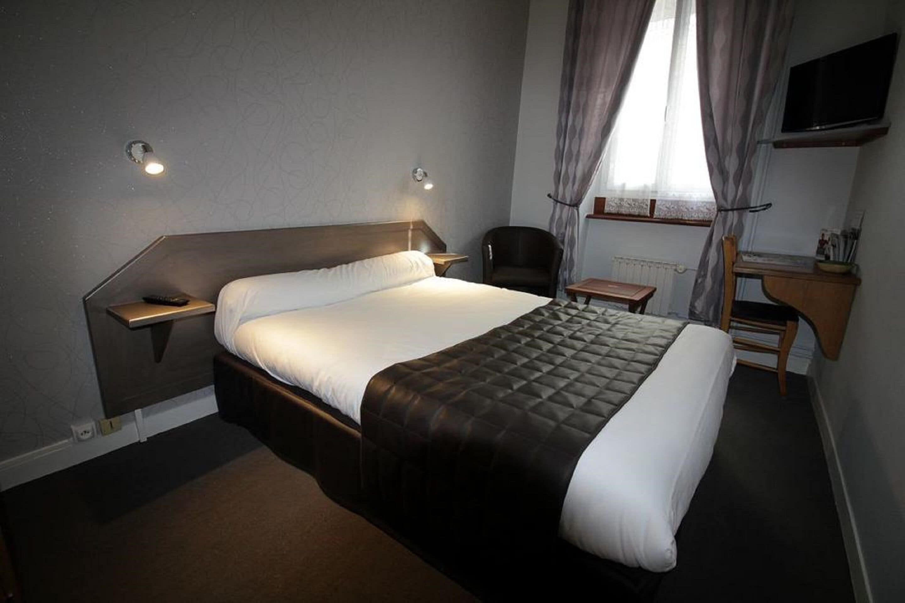 comfort double room | 1 bedroom, desk, free wifi, bed sheets