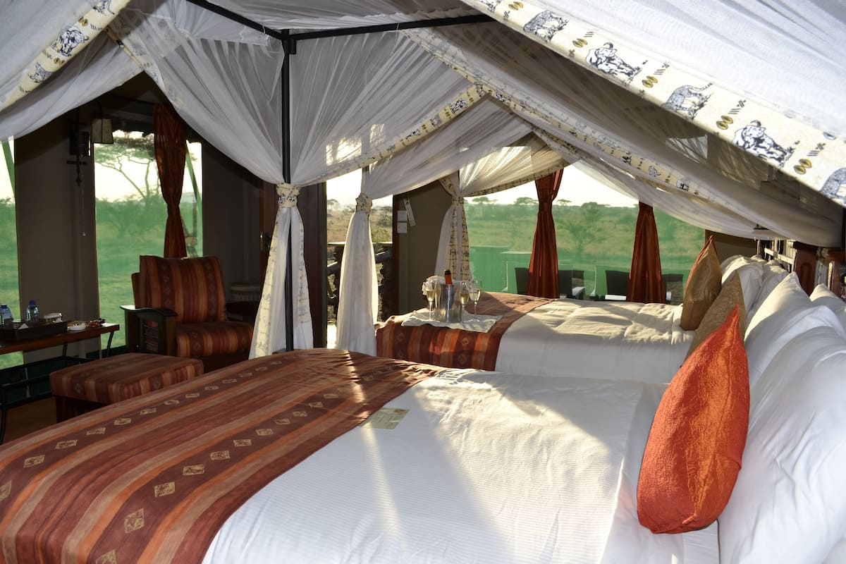 Classic Tent, 2 Queen Beds | 2 bedrooms, desk