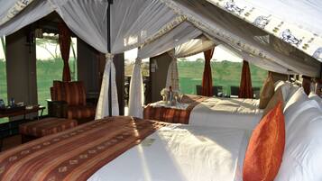 Classic Tent, 2 Queen Beds | 2 bedrooms, desk