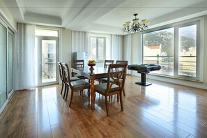 Living room - Qingdao Oceanside Hotel & Resort (Qingdao)