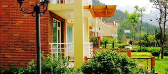 Qingdao Oceanside Hotel & Resort