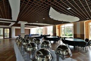 Tägliches Frühstücksbuffet gegen Gebühr