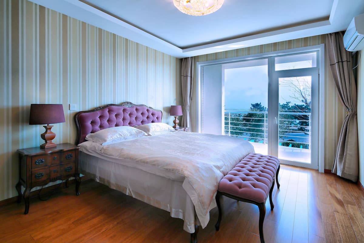 1 bedroom, premium bedding, desk, blackout curtains