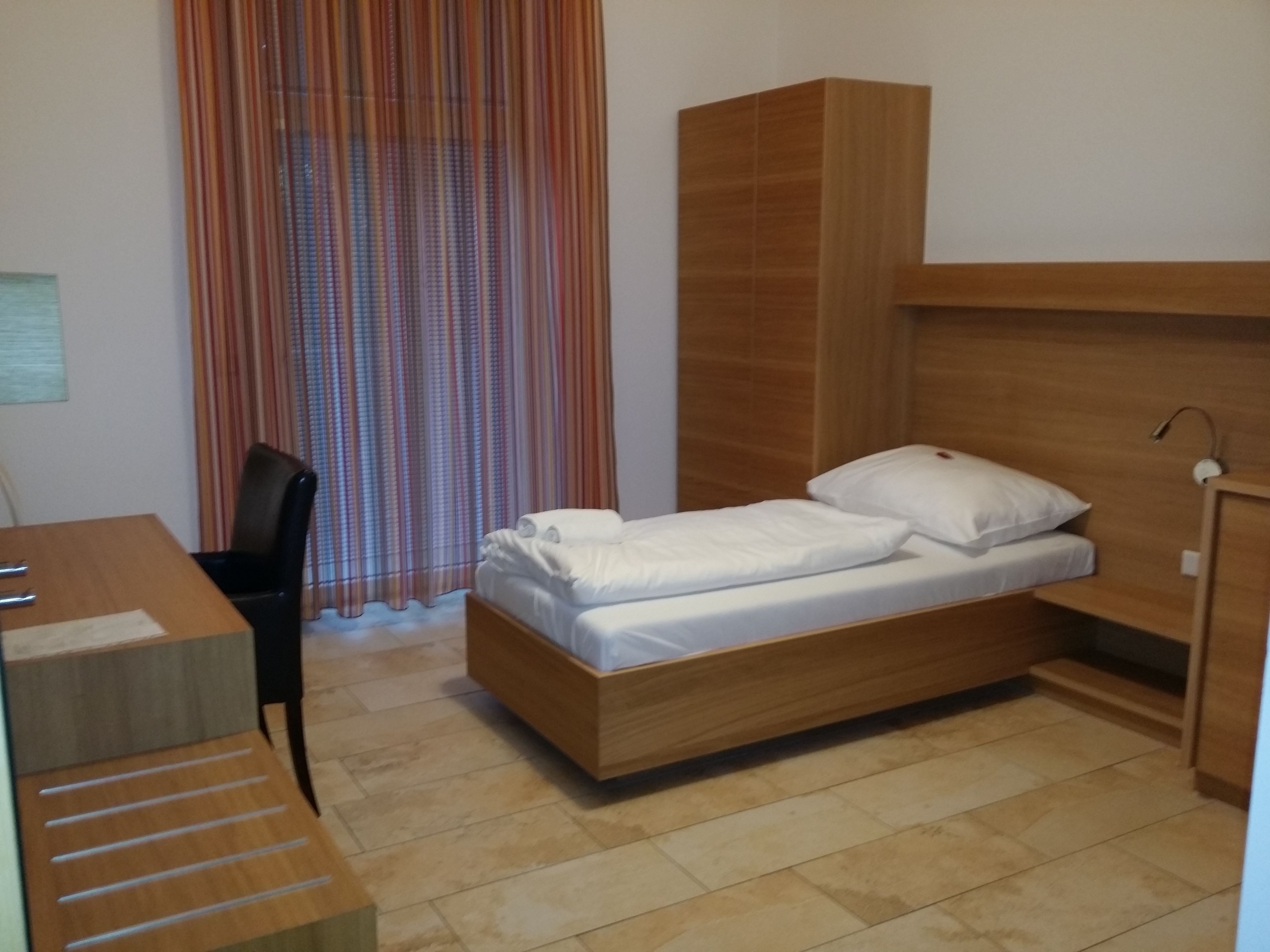 single room | room amenity